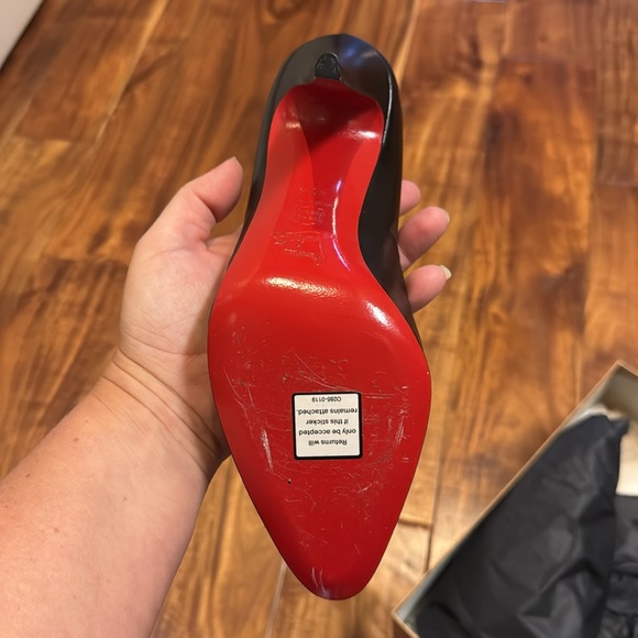 Louboutin black pumps 40.5 originally purchasers from the Real Real - Picture 5 of 7